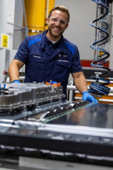 BMW-News-Blog: BMW iX5: 144-kWh-Gen6-Batterie aus dem neuen Werk Woodruff