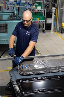 BMW-News-Blog: BMW iX5: 144-kWh-Gen6-Batterie aus dem neuen Werk Woodruff